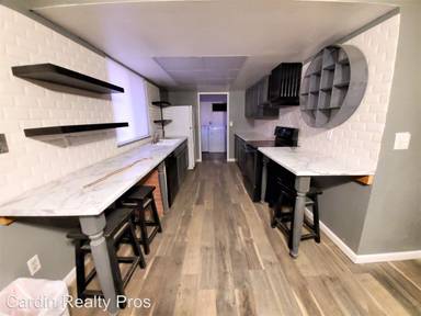 Main picture of 700 B St