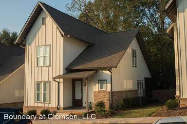 Main picture of 111 College St