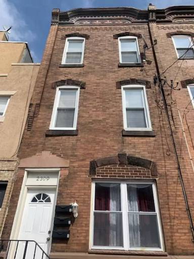 Main picture of 2309 S 15th St