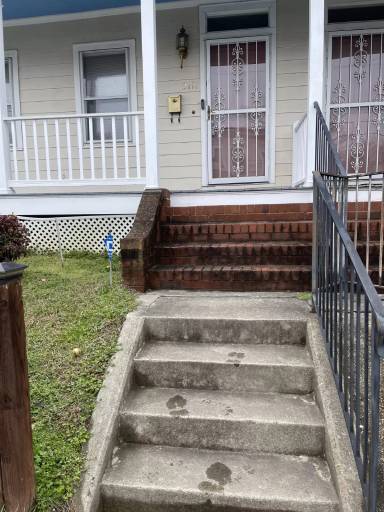 Main picture of 2111 Chicago Ave