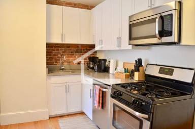 Main picture of 32 E Springfield St