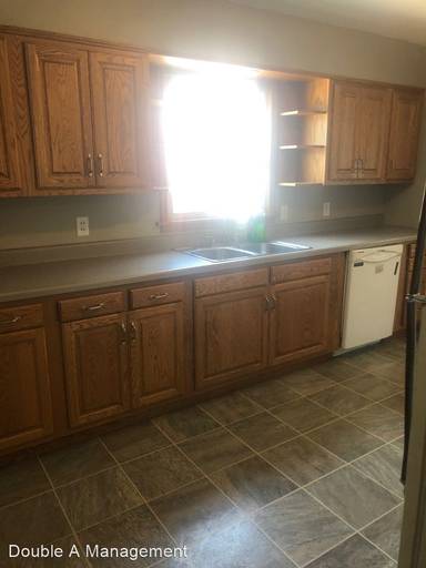 Main picture of 315 2nd St SE