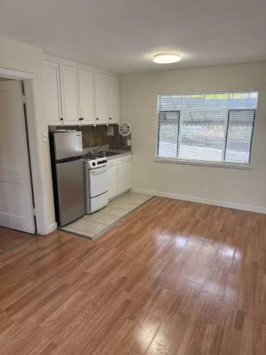 Main picture of 1585 Dudley St