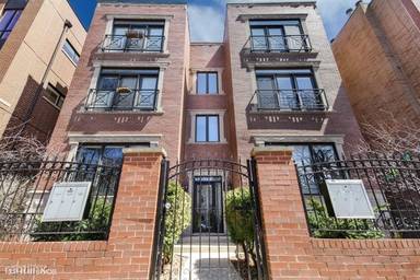 Main picture of 2721 N Wilton Ave
