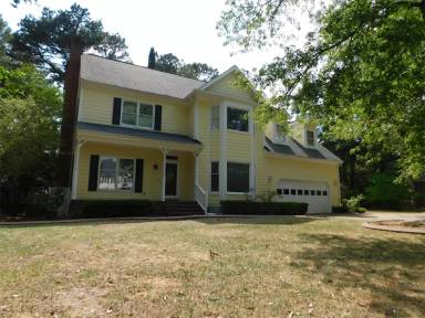 Main picture of 104 Lynn Pl
