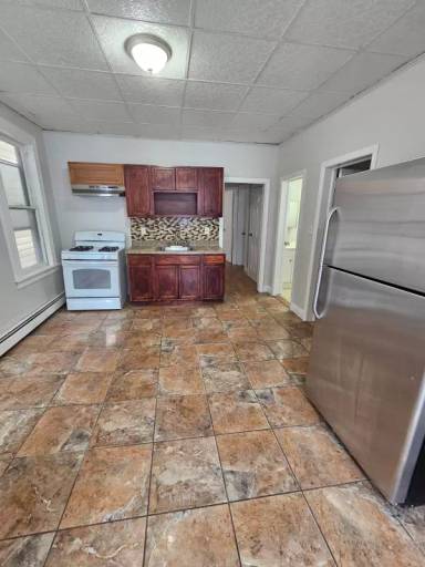 Main picture of 490 Summer St