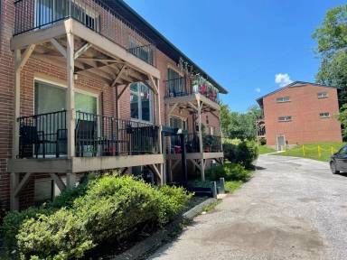 Main picture of Brooke Court Apartments