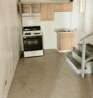 Main picture of 7801 S Ridgeland Ave