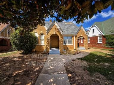 Main picture of 939-941 East Dr Duplex