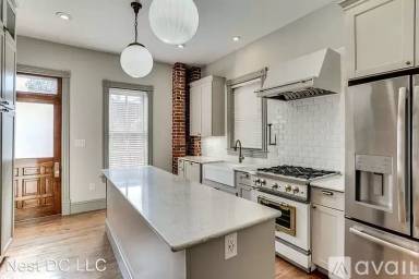 Main picture of 821 8th St NE