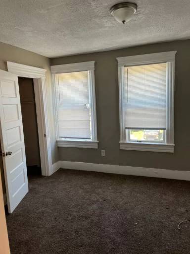 Main picture of 579 E 99th St