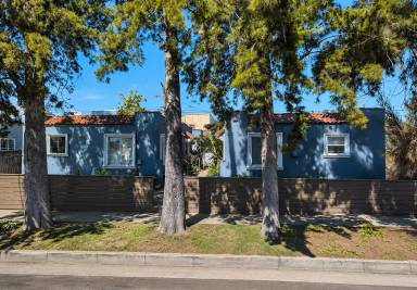Main picture of 2533 1/2 Hillcrest Dr