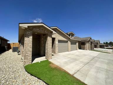 Main picture of 2012 Aberdeen Ave