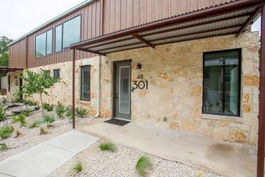 Main picture of 411 W San Antonio St