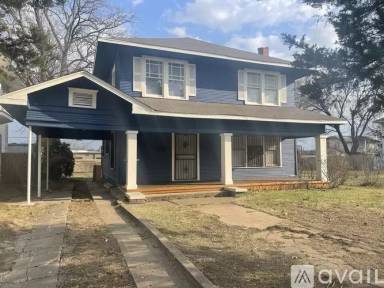 Main picture of 2810 South Blvd