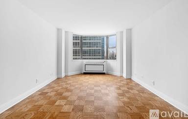 Main picture of 400 E 71st St Apartments