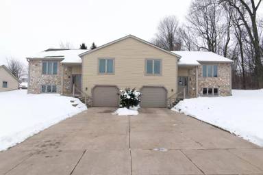 Main picture of 927 W Monroe Ave