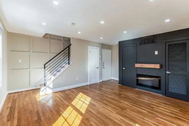 Main picture of 2123 Young St SE