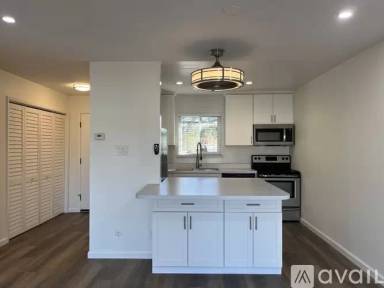 Main picture of 250 Elm St