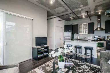 Main picture of 1154 S Clark St