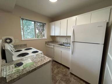 Main picture of 8916 SE Woodstock Blvd