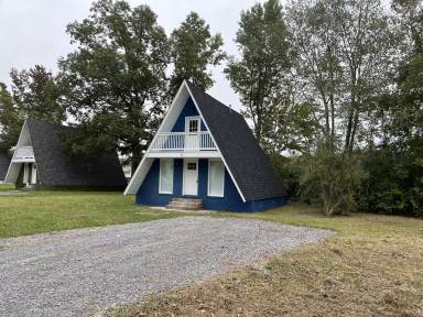 Main picture of 12 Swiss Dr