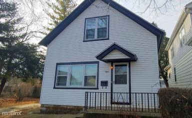 Main picture of 1913 E Saint Francis Ave