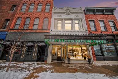 Main picture of 125 E Maumee St