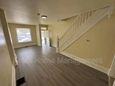 Main picture of 739 Lincoln St