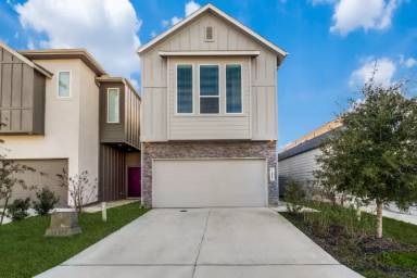 Main picture of 12803 Arya Way