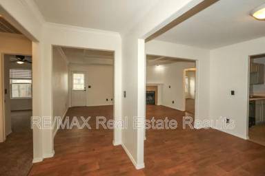 Main picture of 900 SW River Rock St