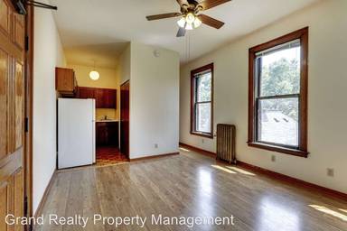 Main picture of 627 E Franklin Ave