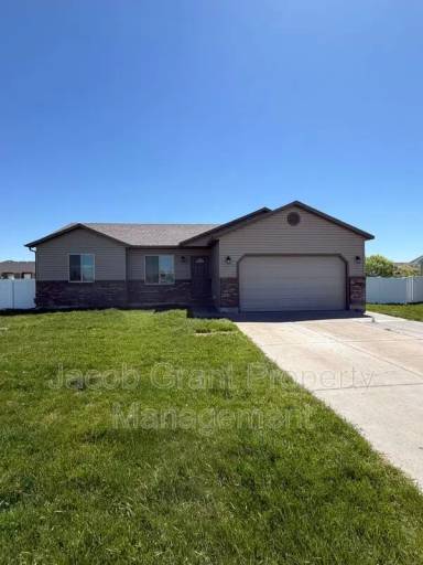 Main picture of 3030 Golden Rod Dr