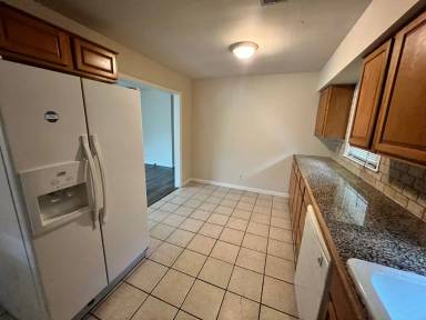 Main picture of 526 Englewood Dr