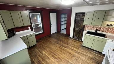 Main picture of 705 E 6th St