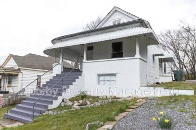 Main picture of 2627 E 19th St