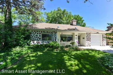 Main picture of 720 W Rock Pl
