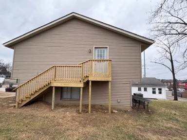 Main picture of 1302 N Woodburn Ave