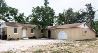 Main picture of 404 Center Rd