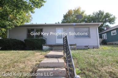 Main picture of 1319 W 10th St