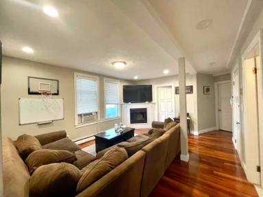 Main picture of 141 L St