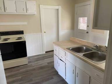 Main picture of 325 Waldo St