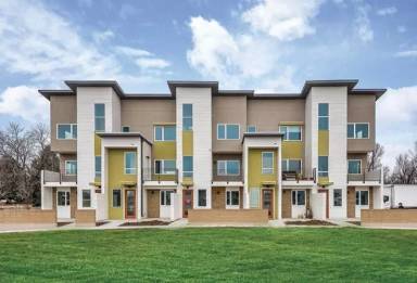 Main picture of 225 Green Leaf St
