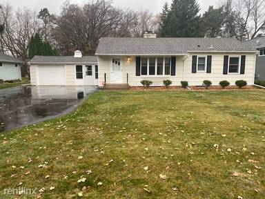 Main picture of 2043 Victoria St N