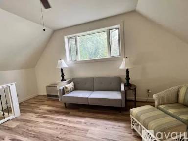Main picture of 11 Pleasant St