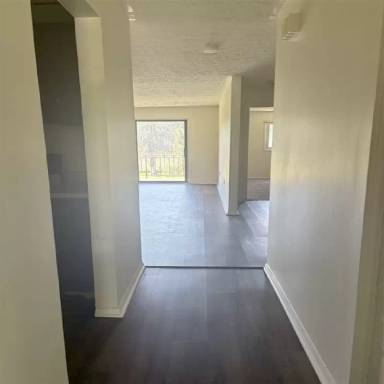 Main picture of 2000 Country Club Apts