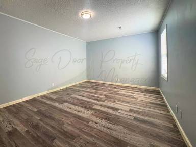 Main picture of 115 NE Highway E