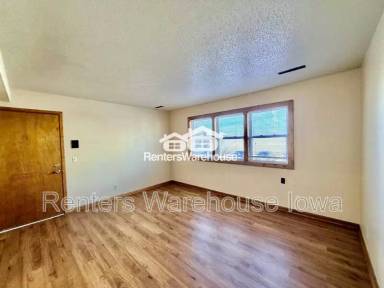 Main picture of 303 S Madison St
