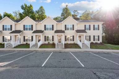 Main picture of Cross Creek Circle Apartments