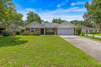 Main picture of 27 Chapel Dr